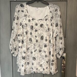 Roz & Ali Black and White Floral Blouse